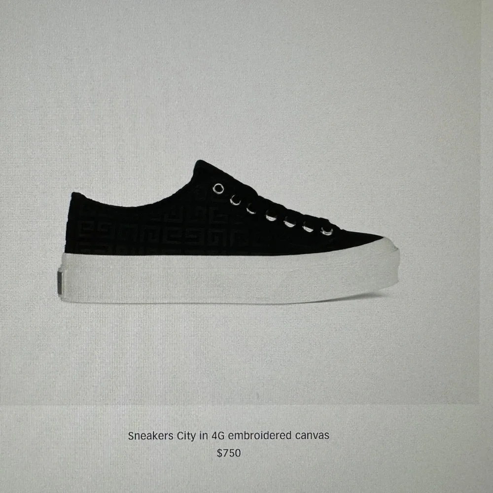 Givenchy Black and White Low-Top Sneakers - Picture 6 of 7
